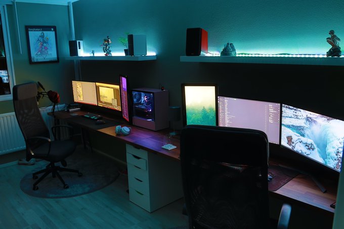 Already got banged on our new desk lol. Now its officially gamer ready ? https://t.co/QyEza2J6BE