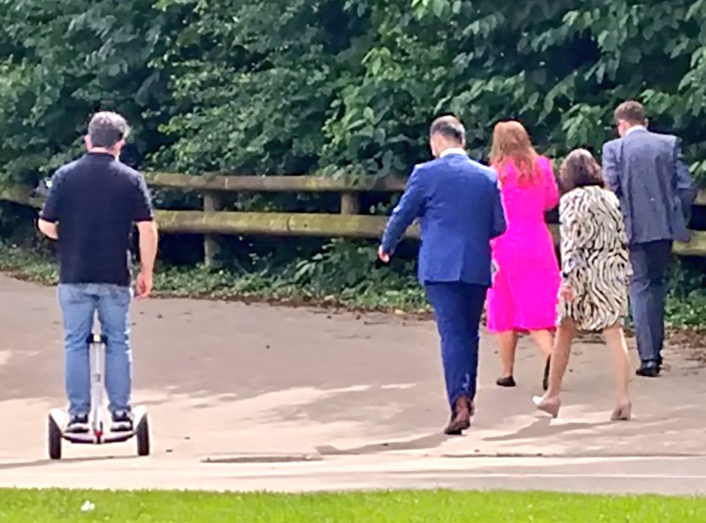 CregorNews's tweet image. There's a photoshoot on the Canal today and the photographer has the coolest Segway with a seat
#Winning #NeedOne