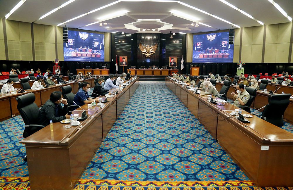 dprddkijakarta's tweet photo. (FOTO 4) DPRD Provinsi DKI Jakarta menggelar rapat pimpinan gabungan bersama Pemprov @DKIJakarta untuk mengevaluasi rencana perubahan Rencana Pembangunan Jangka Menengah Daerah (RPJMD) tahun 2017-2022, Selasa (10/8).
#DKIJakarta #dprddki #COVID19 #vaksindulu #PPKM #RPJMD https://t.co/mhuM7snlr9