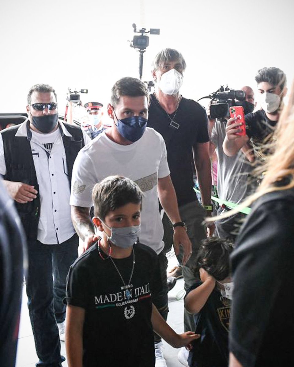 1Emmybrown's tweet photo. Messi lands in France for PSG medical!!!
#PSG #MessiPSG #MessiAParis https://t.co/WozC6REcPW
