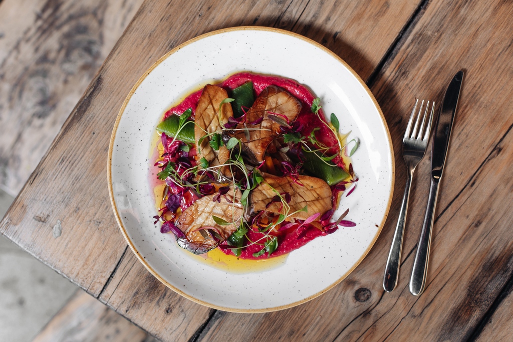 CaminoLondon's tweet photo. King oyster mushroom with runner beans, pumpkin seeds with chickpea and beetroot purรฉe, our Escabeche truly is delicious! ๐๐ฝ ๐ช๐ธ
#tapas #spain #mushroom #beetroot #foodie #spanishcuisine #londonlife #instafood #londonbars #mushroom #espaol #ilovespanish #chickpeas #plategoals https://t.co/jsj121JlrI