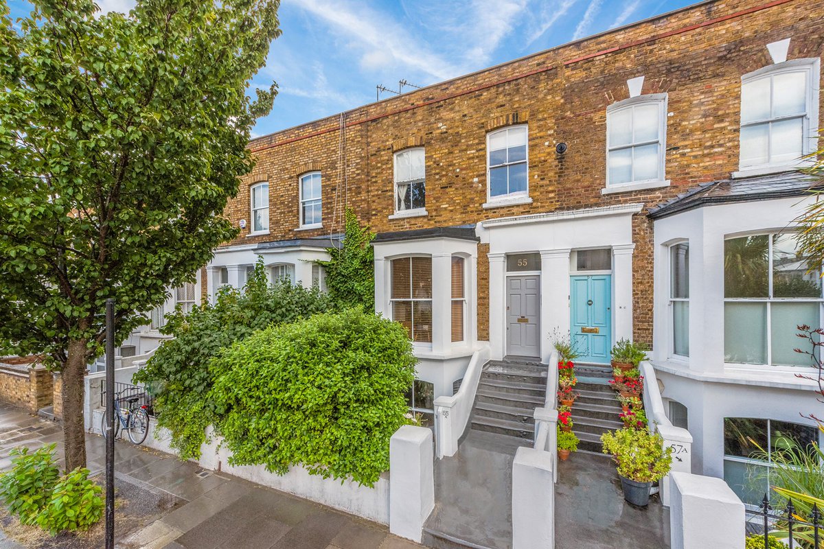 The August edition of Bitesize has arrived! 🌞 

Click the link below 👇 and be sure to subscribe for a monthly slice of Village life delivered to your inbox. ✉️ 

mailchi.mp/96f3d93e7b4a/a…

#brackenburyvillage #W6 #hammersmith