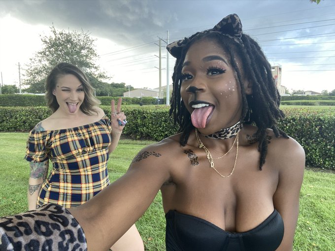 Yesterday was my friend @iwanthazelgrace birthday!! Go shower her with affection and love!  And heck<a class="tags" href="/tag/iwanthazelgrace">@iwanthazelgrace</a><a href="/tag/galentinesday"class="tags"><span>#galentinesday</span></a>
