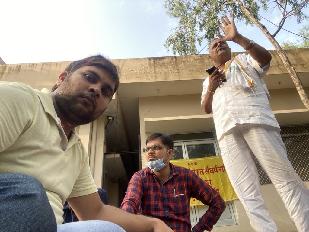 SunilKG_DVVNL's tweet image. #savedemocracysavepowersector
#StopPrivatization 
#NationAgainstPrivatization 
#ScrapElectricityammendmentbill2020
#Jhansi #UPPCL #NCCOEEE #AIFOPDE #RVPJESUP 

AIFOPDE @aifopde के राष्ट्रीय अध्यक्ष इ० @RKTrive_aifopde झाँसी में विरोध सभा को सम्बोधित करते हुए।