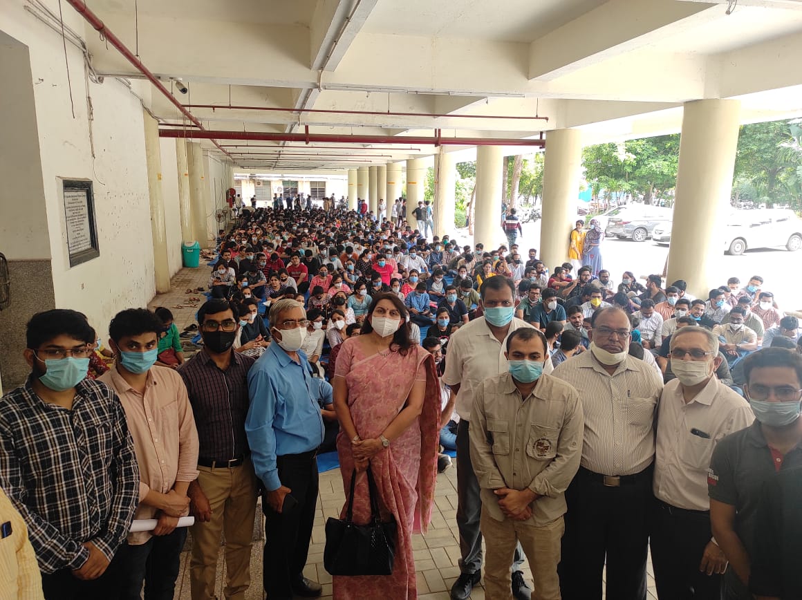 IMA Stands firmly with resident drs of Gujarat. Govt will be responsible for paralysis of healthcare services of the state. Rather than initiating meaningful dialogues govt is using cheap tactics to suppress drs. We request that demands be heard. #StandWithGujaratResidentDoctors