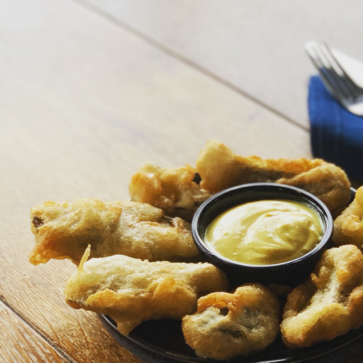 Bull_Shocklach's tweet photo. ‘Frickles’ - deep fried pickles, served alongside our Burger Challenge! #shocklach #tilston #farndon #malpas #churton #aldford #holtwrexham #threapwood #worthenbury #tallarngreen #crewebyfarndon #wrexham #tastecheshire #cheshirefood #cheshirefoodies #cheshirefoodguide https://t.co/lWDAzp5b6k