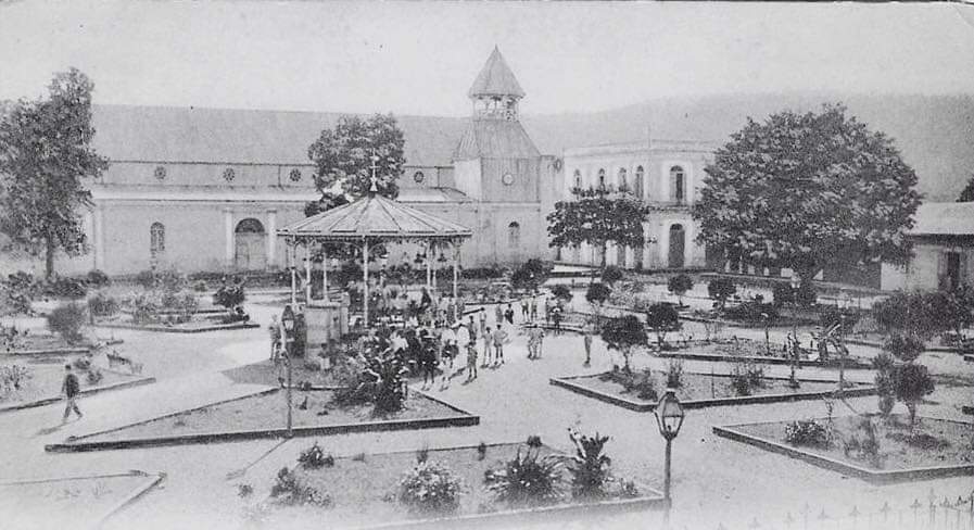 BUENOS DÍAS!!!
-----
LA VEGA / 1907
Vista panorámica de la Iglesia y parque de recreo de la ciudad de La Vega , Republica Dominicana. 1907
Fuente : Miguel Vargas - Cava
Imagenes de Nuestra Historia.
#lavega #republicadominicana #imagenesdenuetrahistoria
#nuestrahistoriaenlawerd