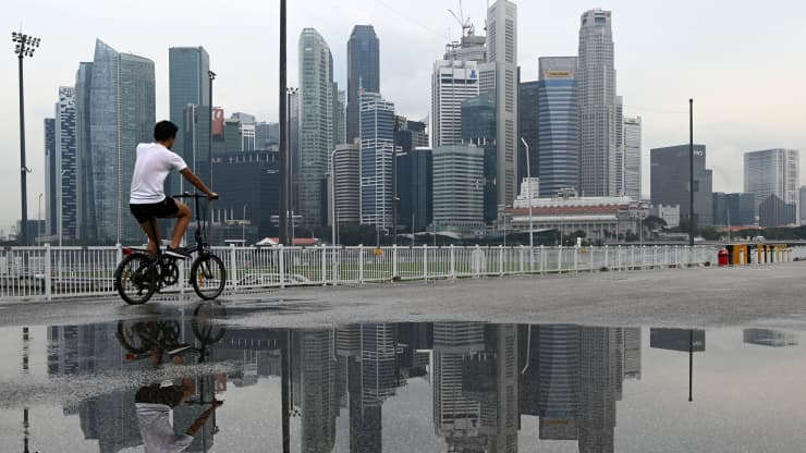 Southeast Asia’s #digitaleconomy is fast-growing and its internet sectors are expected to cross $300 billion by 2025. This rapid growth shows how important #cybersecurity will be in future: zpr.io/X7ScQ6qBSv52