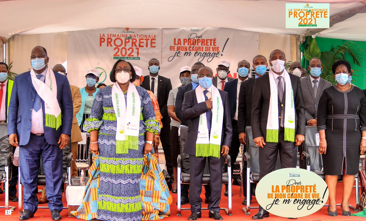 Des images de la cérémonie de la 6e édition de la Semaine Nationale de la Propreté (#SNP2021) a eu lieu le jeudi 5 août 2021, sur l'esplanade de la chefferie à Agban Village, dans la commune d'#Attecoubé.
<a href="/BouakeOfficiel/">Bouaké Fofana</a> <a href="/RTIOfficiel/">RTI Officiel</a> @Gouvci #MINASS