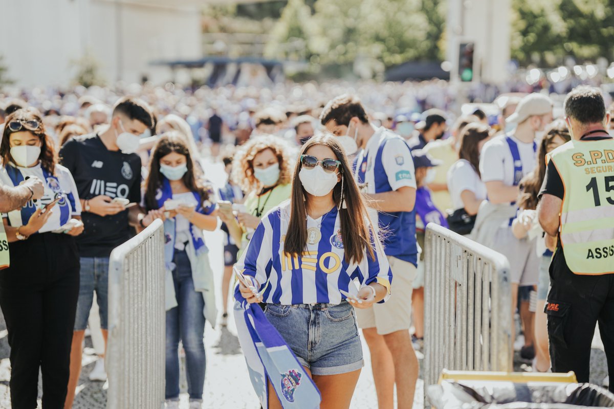 FCPorto's tweet photo. 📸Um Dia de Jogo no Dragão

💙Bem-vinda de volta, #NaçãoPorto!

#FCPorto #FCPBEL https://t.co/s4lAEkDM7p