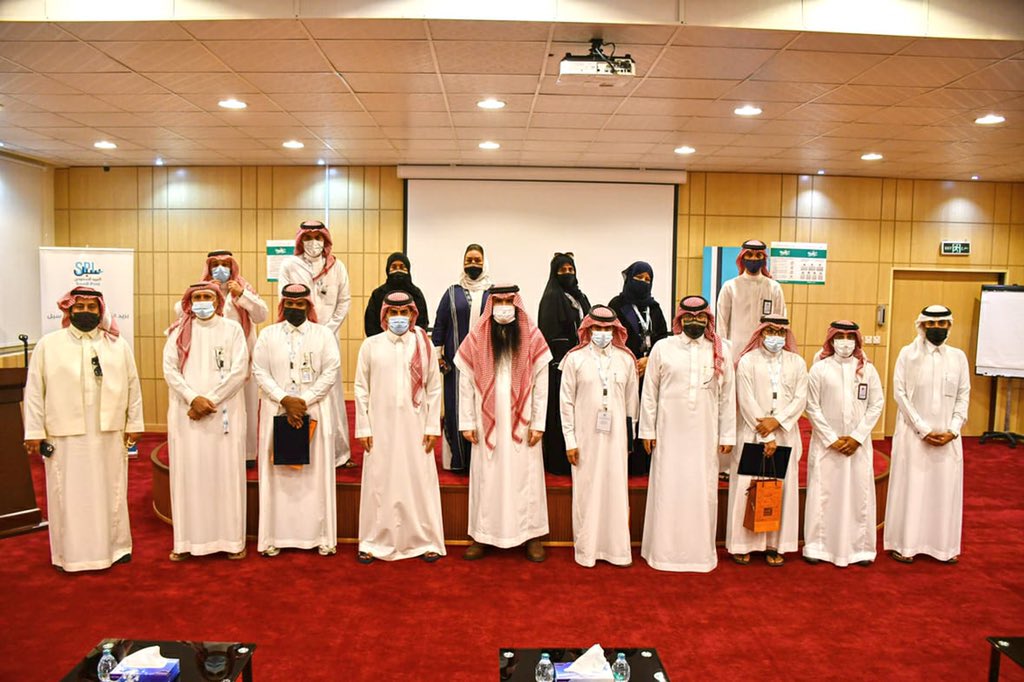Hamoodalbashiri's tweet photo. تشرفت بالتكريم مع زملائي إعلاميي الشرقية من قبل الاستاذ فهد الهاجري مدير إدارة بريد المنطقة الشرقية ومدير ادارة الاتصال والاعلام في سبل الاستاذ صالح العنزي وذلك في نهاية الجولة الميدانية لمرافق بريد المنطقة الشرقية : كل الشكر والتقدير وان شاء الله نكون عند حسن ظن الجميع🌹 https://t.co/GT1WavTUrz