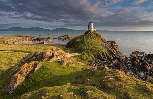 christiandunn's tweet photo. #AlevelResults2021- 4 reasons to choose @BangorUni!

1. Our main building looks like #Hogwarts!
2. The #Anglesey coast is on one side of us.
3. #Snowdonia is on the other!
4. You'll study &amp; live in #NorthWales- one of @lonelyplanet's "best locations" in the world!

#Clearing2021 https://t.co/BHVZaQtpPq