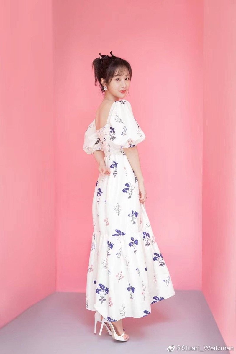 Isss_it_bawal's tweet photo. Yangzi wearing #Stuart_Weitzman dress paired with #NUDIST DISCO high heeled sandals.💜 https://t.co/0zlwfQegb4