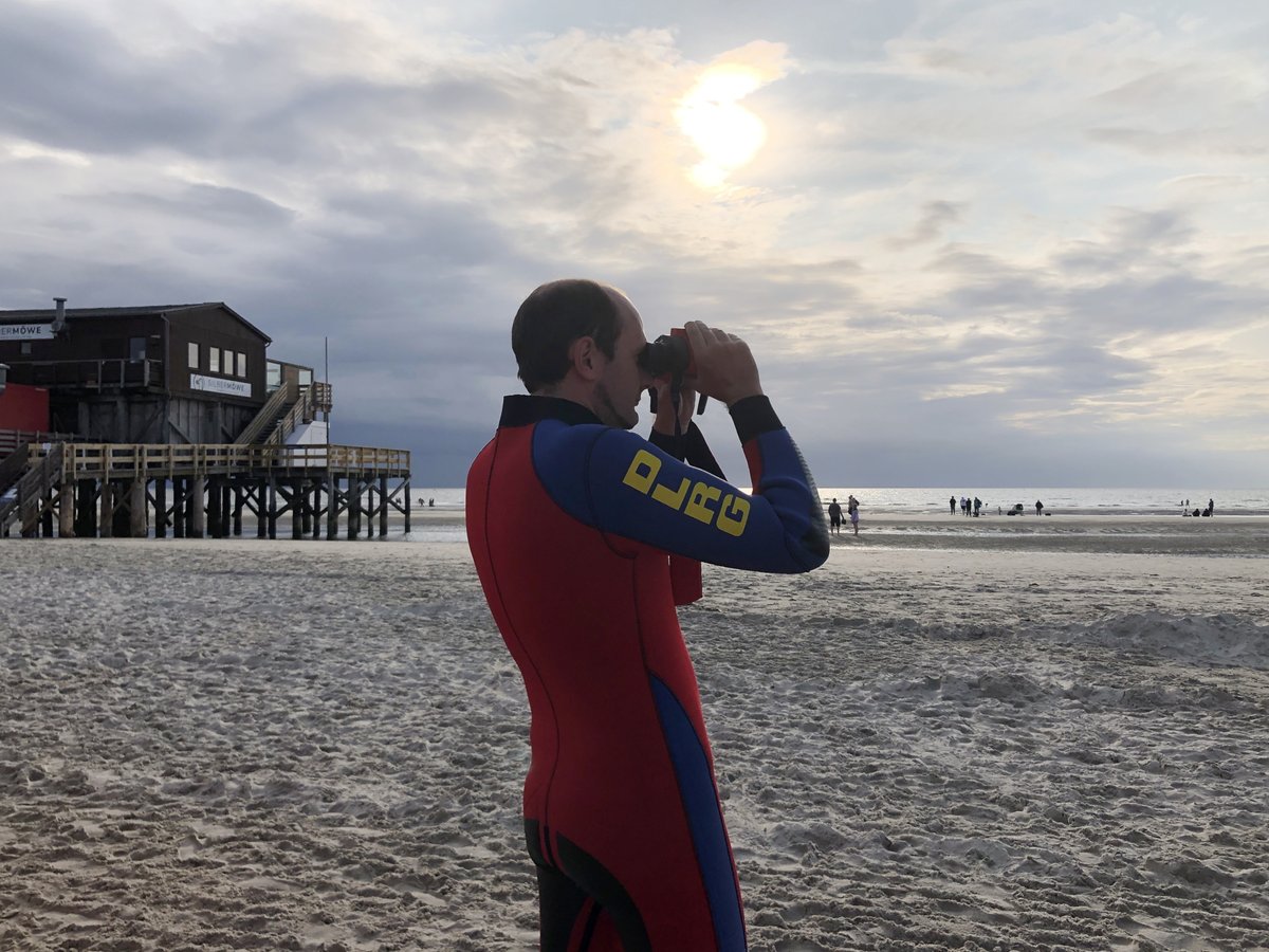 St. Peter-Ording, 09.08.2021. Auf der Nordsee vor St. Peter-Ording ist von Gästen ein unklares Objekt gemeldet worden. Glücklicherweise handelte es sich nur um ein verankertes Seezeichen. Zum DLRG-Einsatzbericht: spo.dlrg.de/einsatztagebuc…