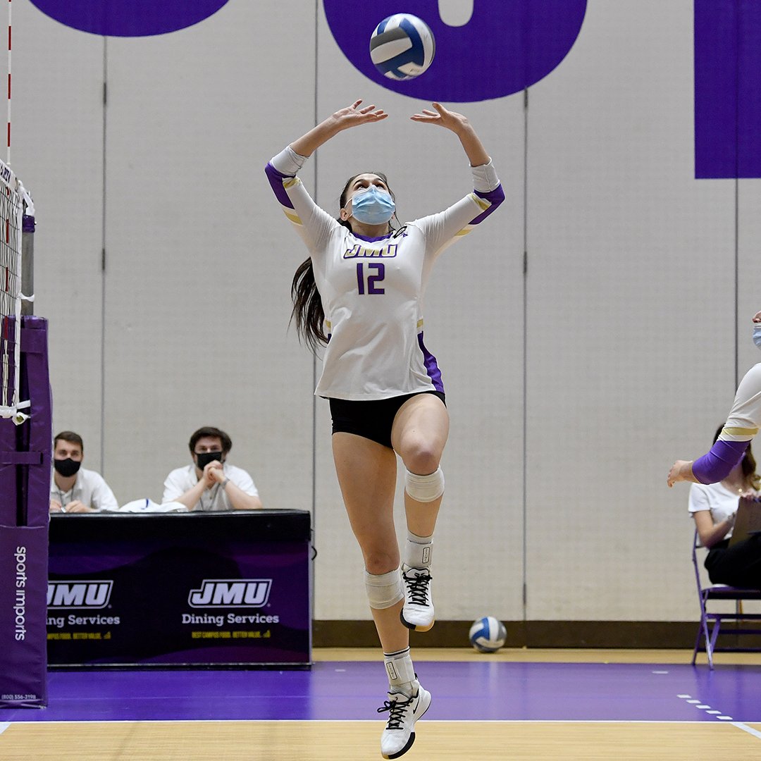 JMUVolleyball's tweet photo. We would like to introduce you to our first ꜱᴇɴɪᴏʀ, Rebecca Frye 😎, a setter from Washington, D.C.

Excited to have 1️⃣2️⃣ back on the court!

#GoDukes | @rebeccafrye_ https://t.co/4DxZl9ViRS