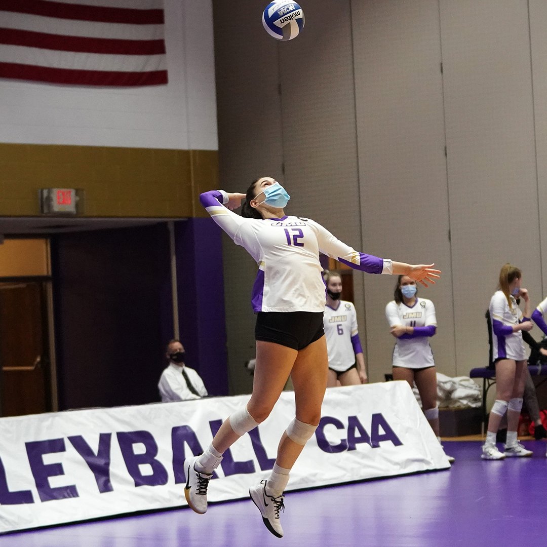 JMUVolleyball's tweet photo. We would like to introduce you to our first ꜱᴇɴɪᴏʀ, Rebecca Frye 😎, a setter from Washington, D.C.

Excited to have 1️⃣2️⃣ back on the court!

#GoDukes | @rebeccafrye_ https://t.co/4DxZl9ViRS