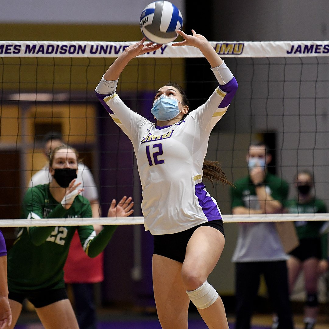 JMUVolleyball's tweet photo. We would like to introduce you to our first ꜱᴇɴɪᴏʀ, Rebecca Frye 😎, a setter from Washington, D.C.

Excited to have 1️⃣2️⃣ back on the court!

#GoDukes | @rebeccafrye_ https://t.co/4DxZl9ViRS
