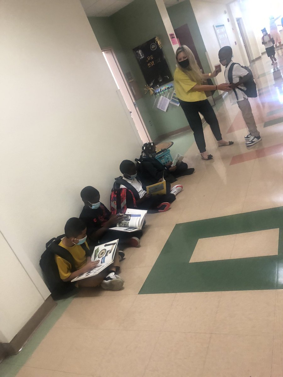 MsWeller08's tweet photo. First day and morning routines are in place  😍 @BartonChargers https://t.co/FfUH5T1y0X