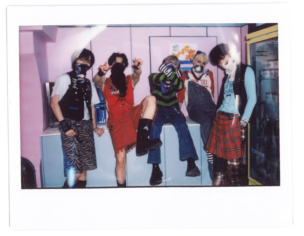 4thgenitboy's tweet photo. one of the best genres of txt photos https://t.co/qzb4jmw40X