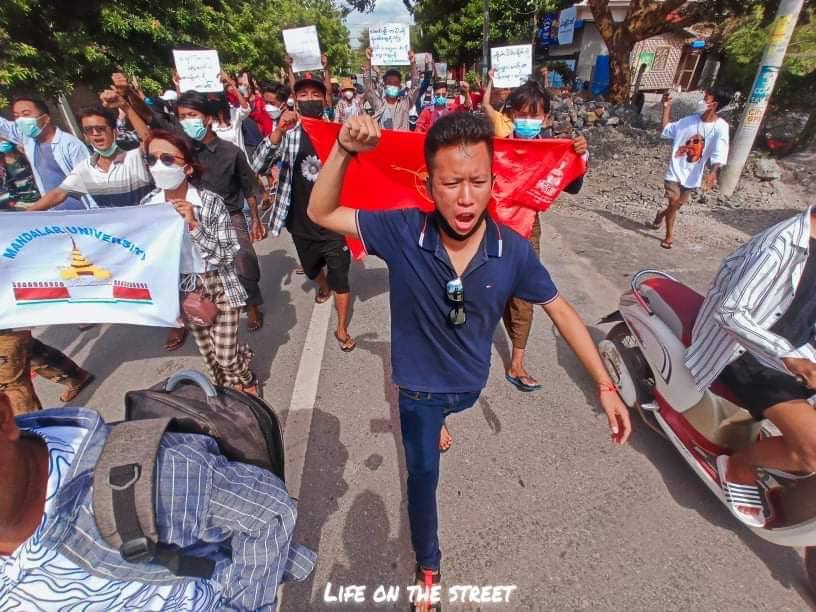 JeonEi11's tweet photo. Protest against military dictatorship by Mandalar University Students LEGALIZATION OF NUG #WhatsHappeningInMyanmar #Aug10Coup https://t.co/iiA7oy5cUY