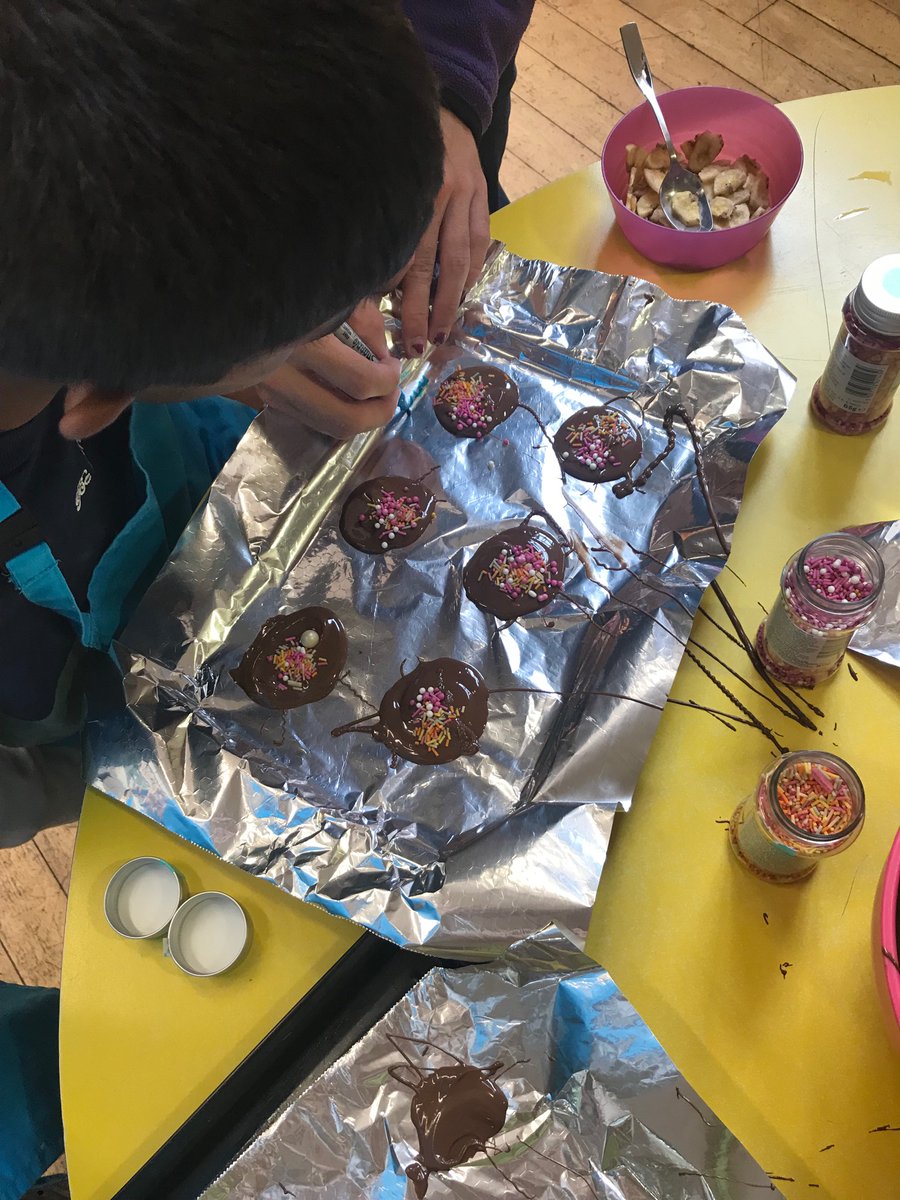 HyndlandASC's tweet photo. Today’s mendiant making has turned out some very professional looking treats! https://t.co/OGW4SS2kZg