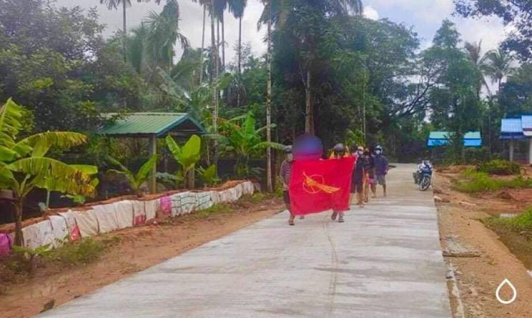 htethtetnaing (@htethtetnaing92) on Twitter photo Daily protest against military dictatorship by never cold-blooded LaungLone Main Strike on Aug 10
#WhatsHappeningInMyanmar #Aug10Coup Daily protest against military dictatorship by never cold-blooded LaungLone Main Strike on Aug 10
#WhatsHappeningInMyanmar #Aug10Coup