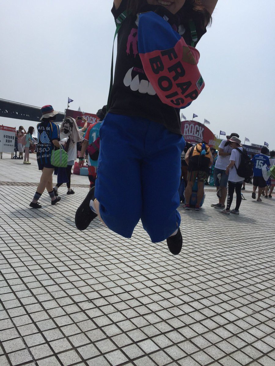 maimemaimai's tweet photo. 青ディキ🩳
オウマガトキのトモさんと一緒でめっちゃ親近感湧くな☺️❤️
最近ライブ行ってないから履けてないけど…🥺すん
フェスとライブに行きたいよ😢 https://t.co/3nPSiFw7TS