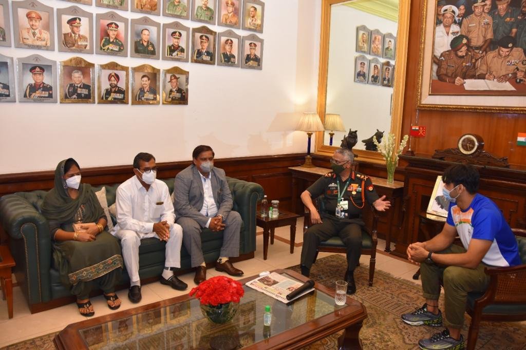 ANI's tweet photo. Army chief General MM Naravane interacted with Subedar Neeraj Chopra and complimented him for winning the Gold Medal in Javelin throw at the #TokyoOlympics. He also congratulated Chopra’s family members on his performance. https://t.co/f6ReVDMmzA