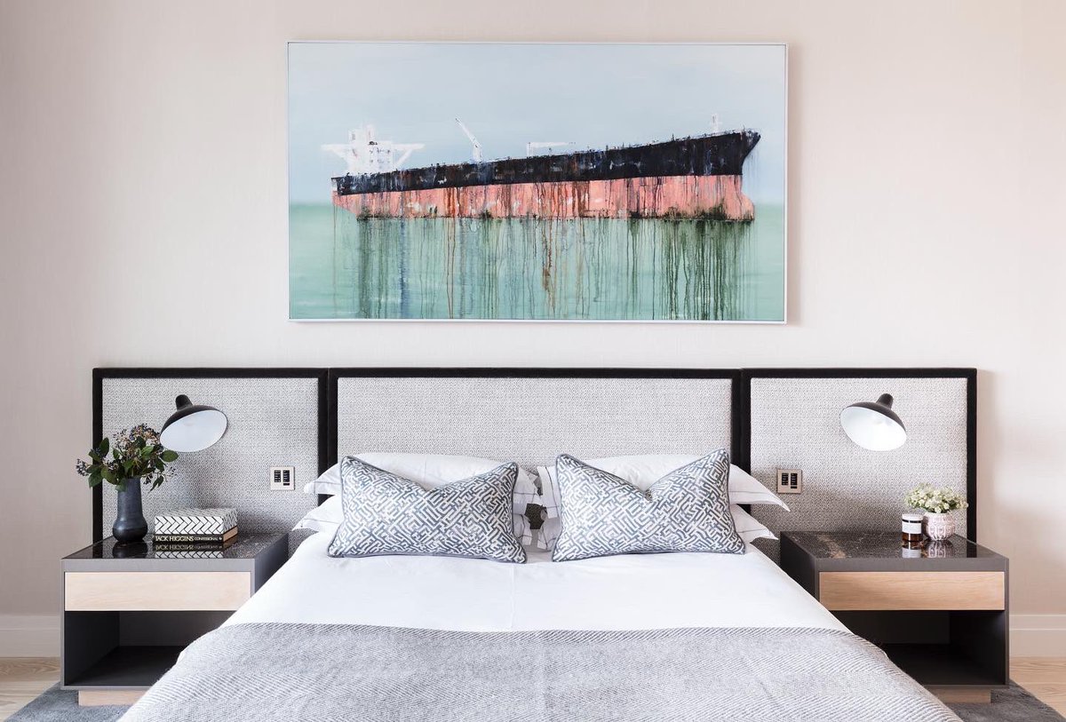 BascombDrew's tweet image. One riverside apartment; 2 serene and beautifully designed bedrooms with magnificent views. Bespoke joinery and a fully integrated A-V system add charm to this fully refurbished 80’s property. #bedroomdecor #GoodNightEveryone #bedroomdesign #bedroomtwitter