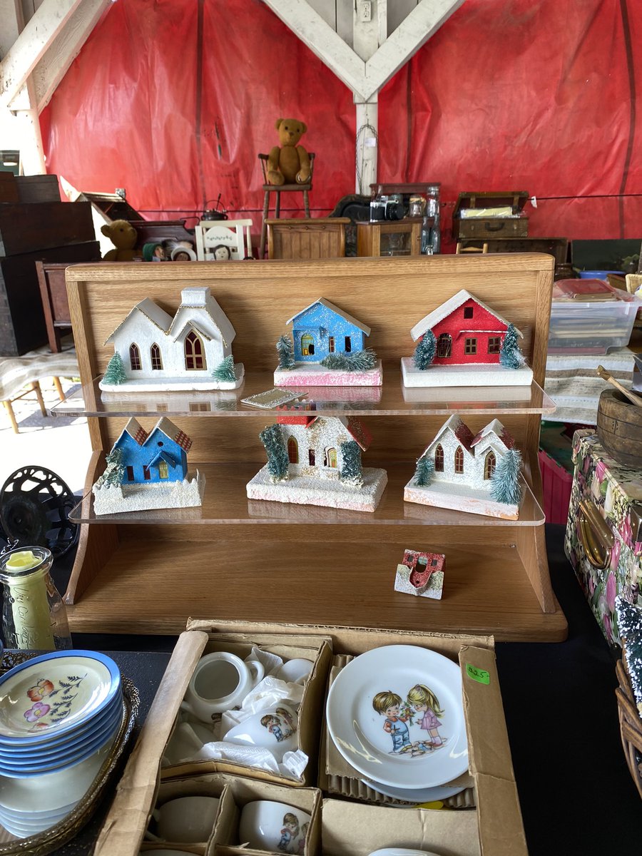 TheEternalMuse's tweet photo. Had the best time with my sis at the flea in Lake George! Wish I couldβve stayed on vacation π€©
#fleamarketfun #vintagefinds #upcycle #missmysister https://t.co/rhXGWtvmMJ