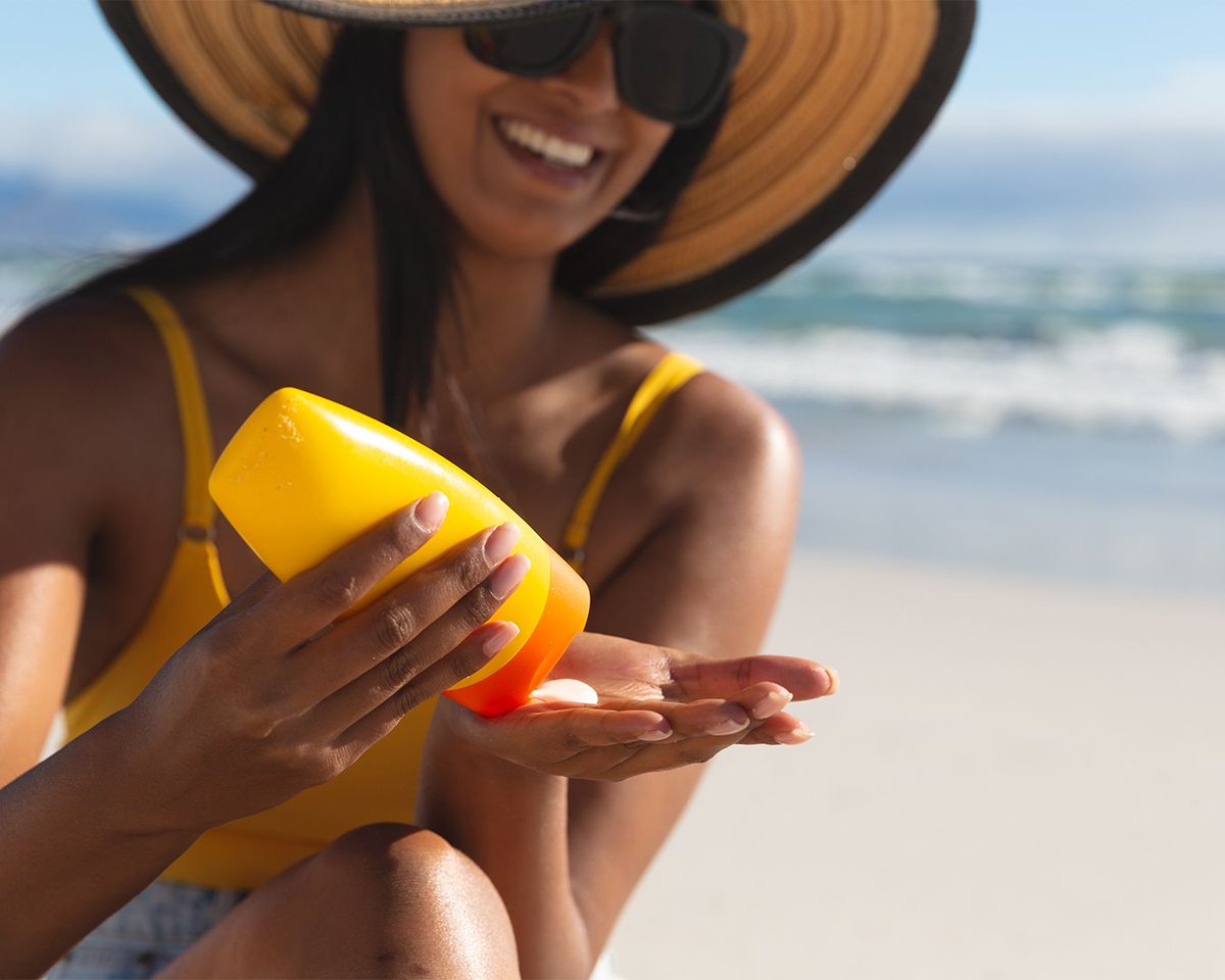 Keshoume's tweet photo. How to Choose the Right Sunscreen ☀️ Choosing the right sunscreen protects you from more than the pain of sunburns. It lowers your risk of skin cancer, helps prevent heat exhaustion, and prevents hyperpigmentation. We've got the tips https://t.co/K2XSbyjHTC #spf #skincare https://t.co/VSvID6Z7G5