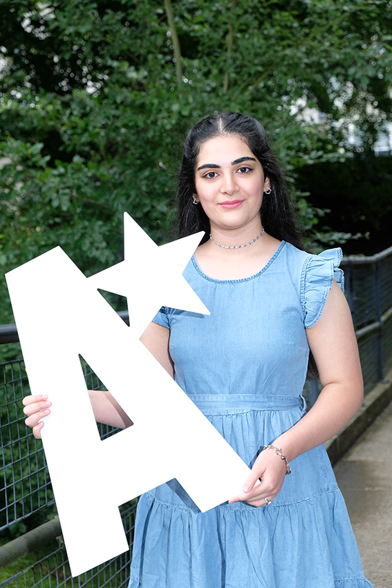 RunshawCollege's tweet photo. Congratulations to Shams Hadi from @olchspreston going to @uclan to study Medicine. We are so proud of you and wish you all the best! #ProudRunshaw https://t.co/QB97grwxmL