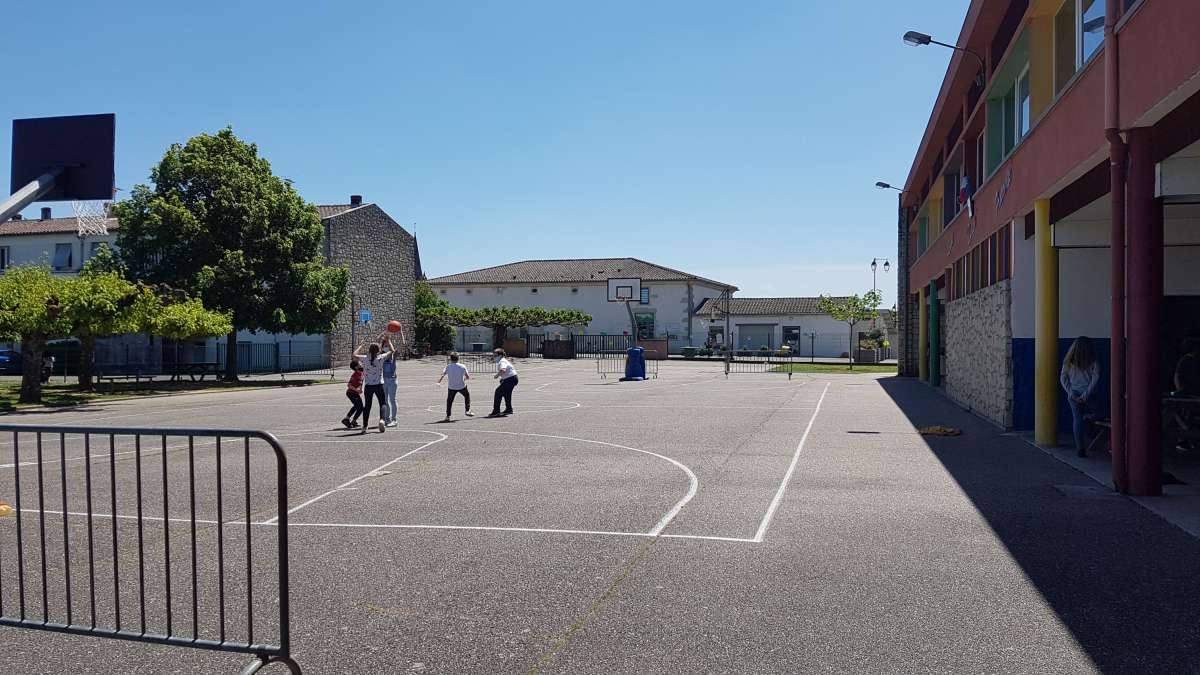 CeremaCom's tweet image. ➡ #Végétaliser la ville et les centres-bourgs: un partenariat du #Cerema avec Val de Garonne Agglomération pour élaborer un plan de végétalisation.
➡3 sites pilotes , 1 boîte à outils pour la collectivité
#amenagement