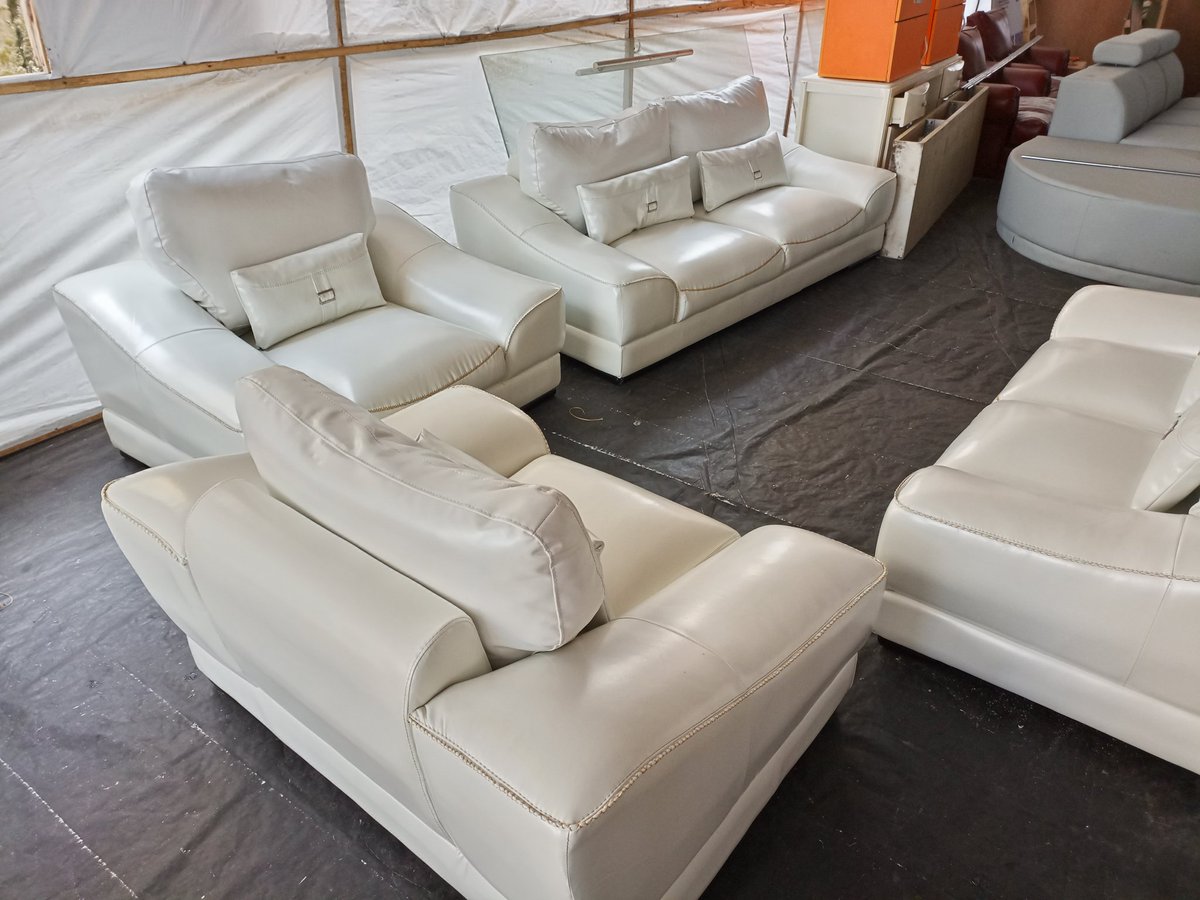 _ndianabasi's tweet photo. I'm guilty for now talking much about what I do @Furnish_NG. Here is a sofa set made in Nigeria by @Furnish_NG.

Patronise us for your bespoke furniture. https://t.co/y5JHsA14Oj
