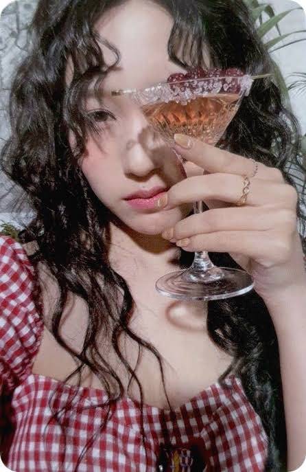 sipinajah's tweet image. Drunk with mina😵

#osd #onceselcaday #MINA #TWICE 
@JYPETWICE