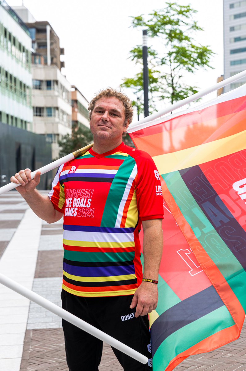 LifeGoalsNL's tweet image. Heb jij het European Life Goals Games shirt al gekocht? Koop er één en daarmee doneer je er ook meteen één aan iemand in de opvang bij het @Legerdesheils. Samen #NEVEROFFSIDE. Koop 'm in de webshop van @robeysportswear: ap.lc/1fOEO.