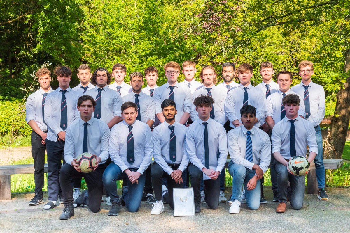 SotonMedicsFC's tweet photo. 🎉 Congratulations freshers 🎉 
Well done on securing your place at the beautiful city of Southampton. 
We look forward to welcoming you to the best football team Southampton has to offer. 
Stay up to date by dropping us a follow and we’ll see you at the bunfight on the 23/09 https://t.co/3sl14ET6FI