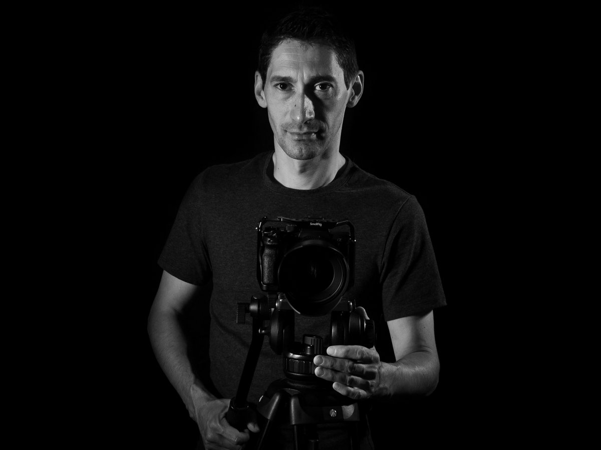 EstelleLems's tweet photo. "Ce n'est peut-être pas un hasard si Image est l'anagramme de Magie" Georges Méliès

Création: @EstelleLems 
Photographe: Théo Maillard
Modèle: @Nicolas_Merle 

#filmwritting #cinemalover #cinema #scenariste #réalisatrice #camera #filmmaking #moviemaking https://t.co/ceVkQdUnBM