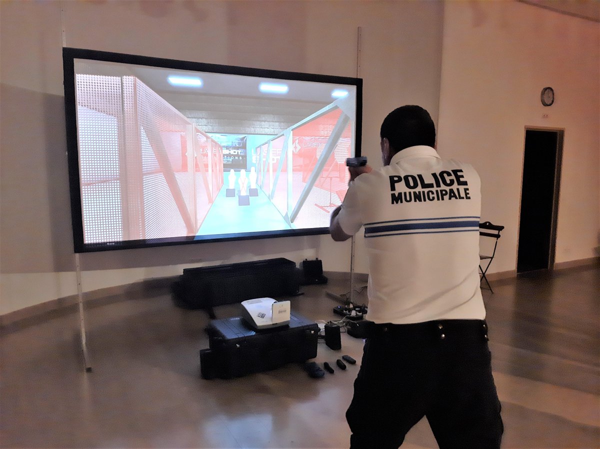 PMChambourcy's tweet photo. [👮‍♂️#Police]

Les nouvelles technologies au service de la formation des policiers municipaux de Chambourcy.

https://t.co/c9FnTwrWUp https://t.co/QlSoYaPmHb