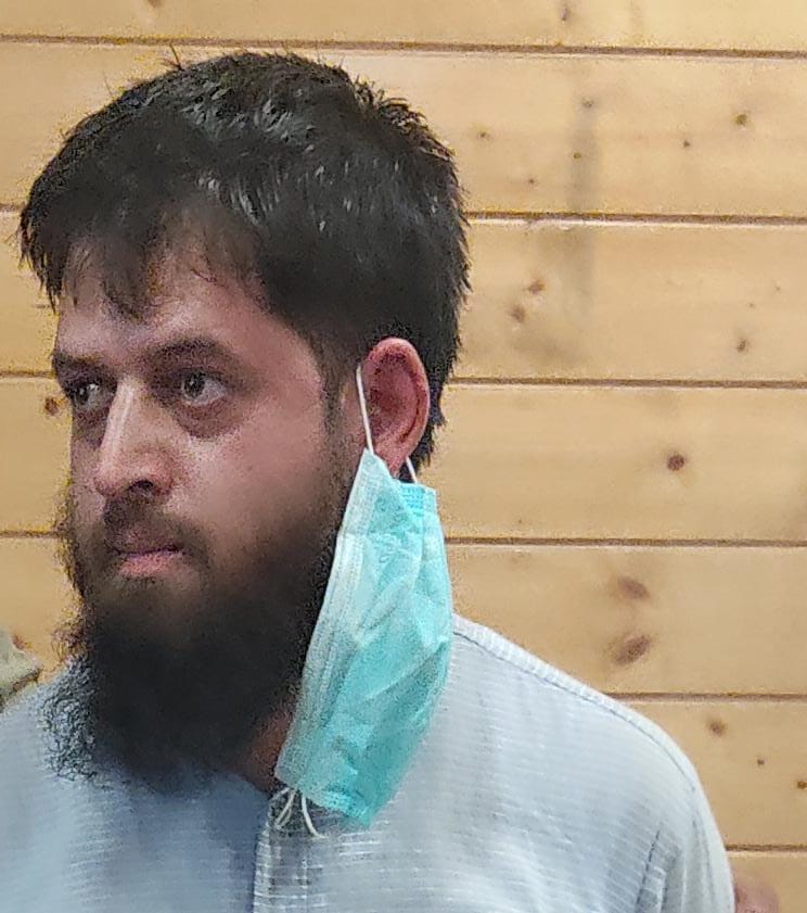 TheSkandar's tweet photo. Journalist Arrested With 2 Grenades At Lal Chowk Srinagar

Police arrested a 26-year-old youth at Lal Chowk Srinagar and said that two grenades were recovered from his possession.  

He has been identified as Adil Farooq Bhat of Khrew Pampore working with CNS news @ITvRKNews https://t.co/PXnuQ5AuHV