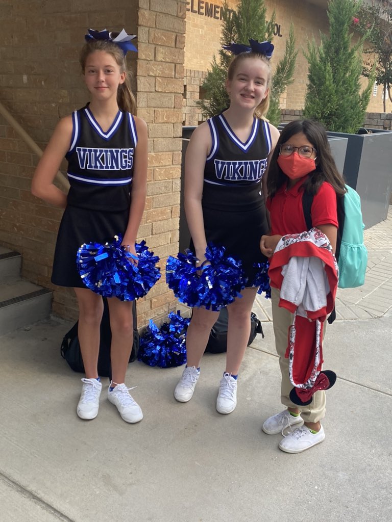 CoachJackson85's tweet image. My big girl’s 1st day of 4th Grade! She’s growing up too fast.. didn’t even want me to walk her to class 🥲#BacktoSchool2021 #CFBFirstDay