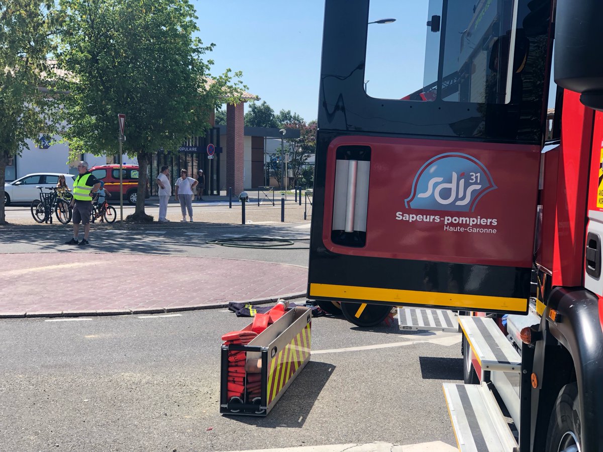 Mairie Castelginest tweet media