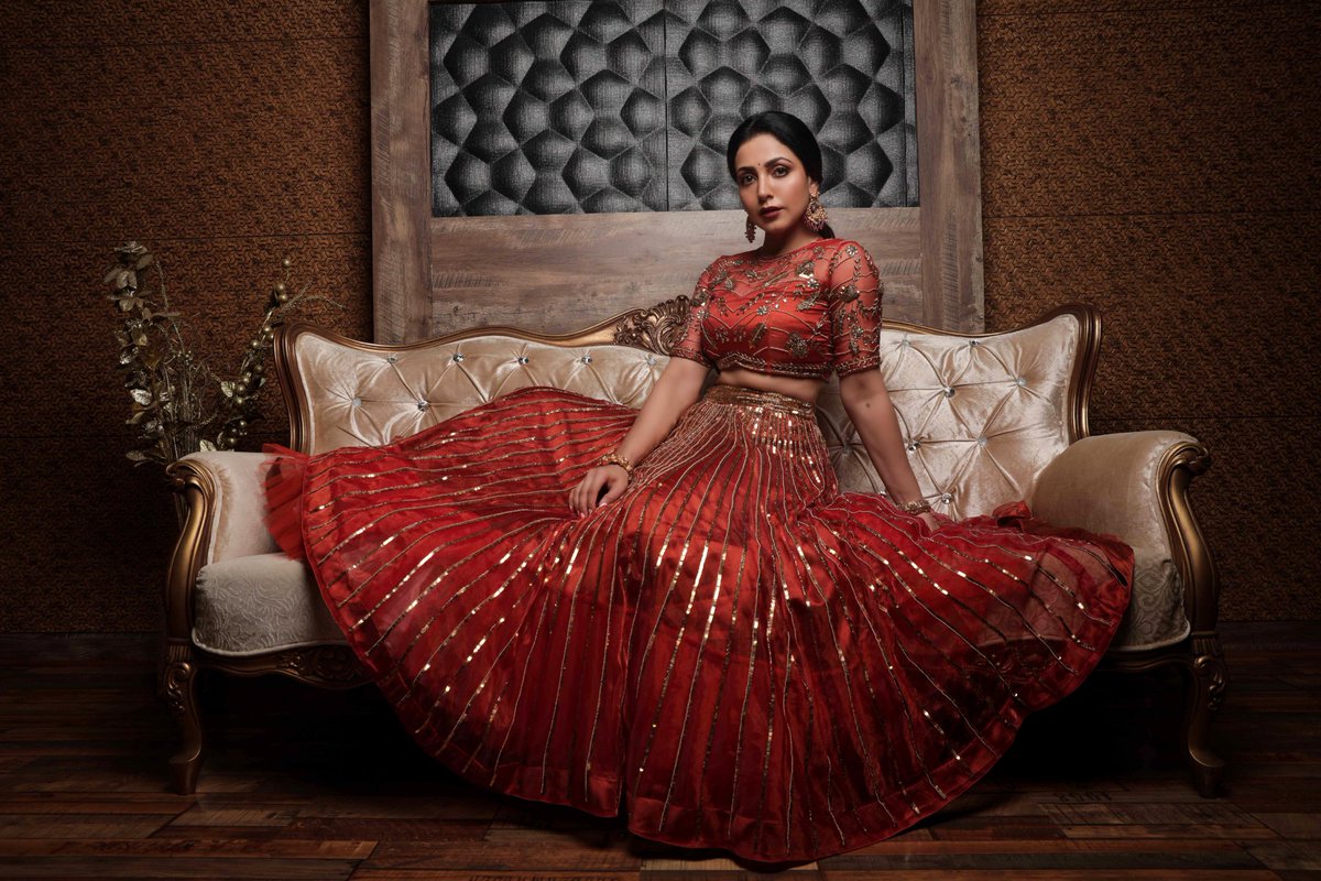 SushmitaBommidi's tweet photo. la luminancia rosa🥀 #nandinirai for a #magazineshoot
Styled &amp; curated @Sushmitha_bommidi 
Gorgeous outfit from @preesha
Jewelry @kalashafinejewelry
MUA @purplesmakeupstudio 
.
#styledairies #sushmitha_bommidi #nandinirai #fashion  #magazineshoot #tollywood #celebritystylist https://t.co/FnuZiPI4ZX