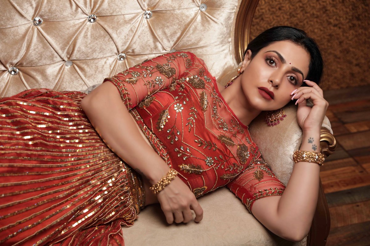 SushmitaBommidi's tweet photo. la luminancia rosa🥀 #nandinirai for a #magazineshoot
Styled &amp; curated @Sushmitha_bommidi 
Gorgeous outfit from @preesha
Jewelry @kalashafinejewelry
MUA @purplesmakeupstudio 
.
#styledairies #sushmitha_bommidi #nandinirai #fashion  #magazineshoot #tollywood #celebritystylist https://t.co/FnuZiPI4ZX
