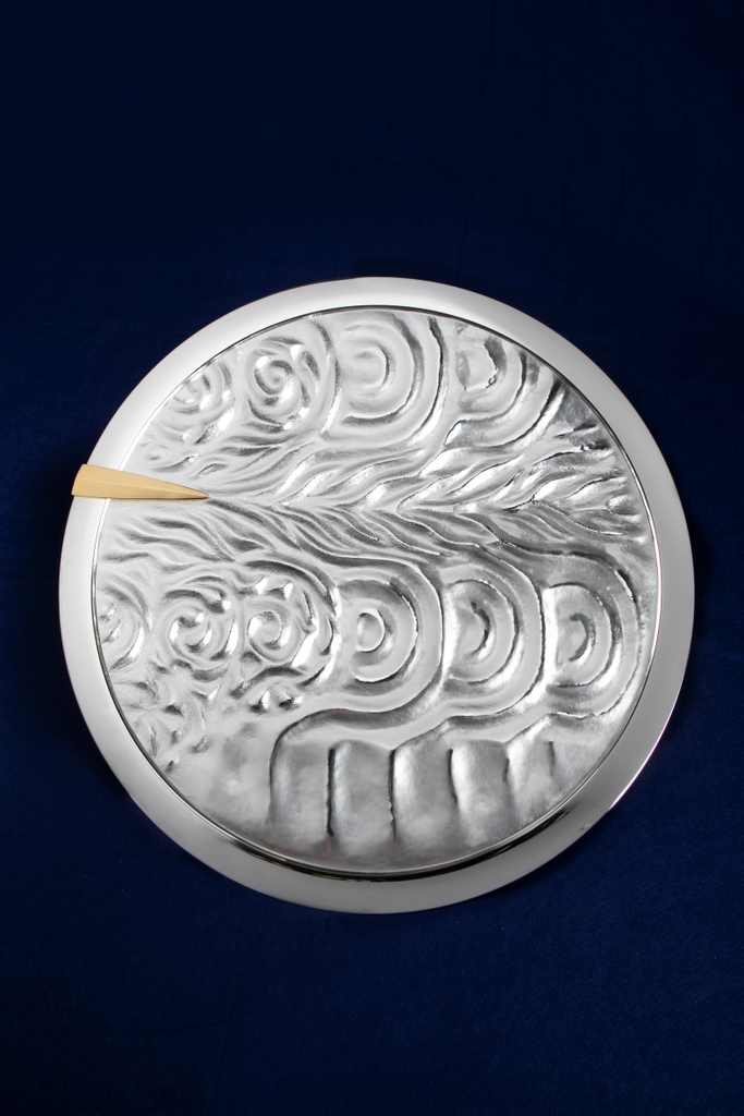 HenleyRegatta's tweet image. The next new trophy to be unveiled at Henley Royal Regatta 2021 is to be awarded to the winners of the Junior Women's Eights event.
 
Thank you to silversmith Rauni Higson who crafted this beautiful plate, and good luck to all the crews competing in this event!
 
#HRR21 #JW8