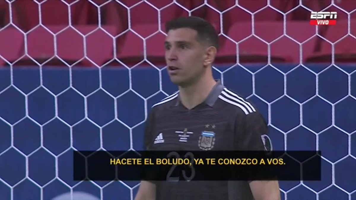 A_A_A_A22v's tweet photo. Messi cada ves que Icardi intenté hablar con Antonella https://t.co/iZA7DuLEML