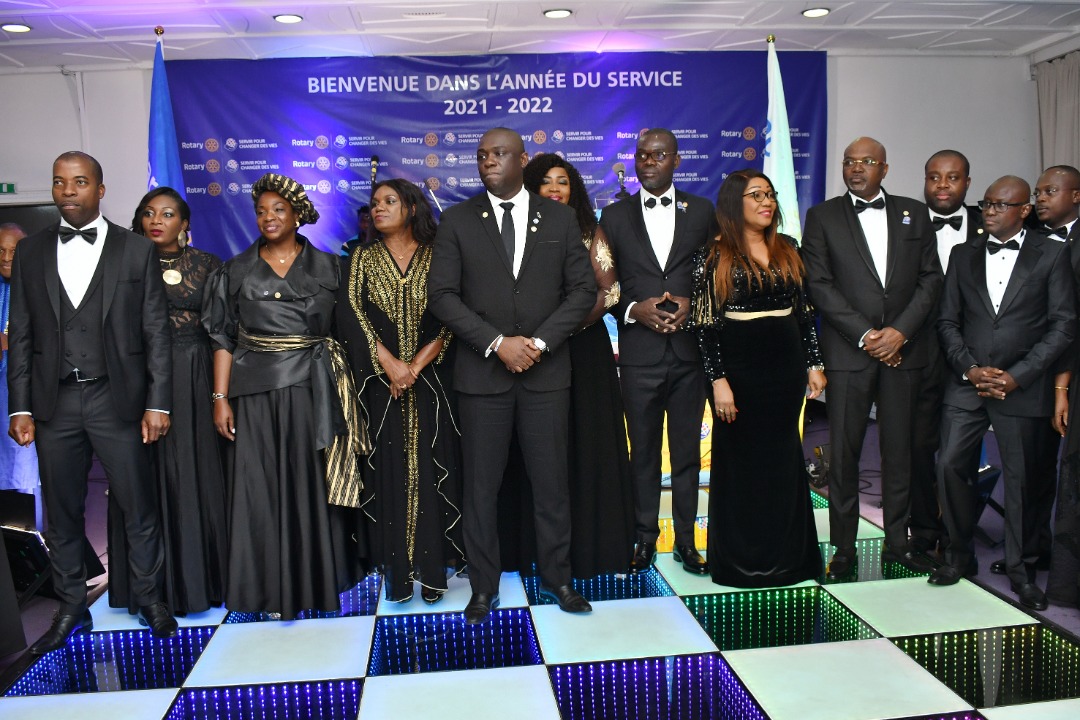 RotaryAbjCocody's tweet photo. Revivons le 1er mois du mandat sous la présidence d’Agnès Gnammon-Adiko : passation de collier, conférence sur le  thème de l'année avec DGN Abdoulaye Sanogo, conférence sur le plan stratégique des clubs Rotary avec le PAG Suti Nahim. https://t.co/pAwcvsCEuA