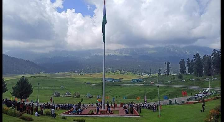 SeemaJagranM's tweet photo. 100 फीट ऊंचा तिरंगा झंडा अब बन गया कश्मीर की शान, गुलमर्ग में भारतीय सेना ने लगाया सबसे ऊंचा तिरंगा 🇮🇳🇮🇳🇮🇳

भारत माता की जय ।

#SeemaSanghosh
#JammuAndKashmir

@SeemaSanghosh @SeemajanKalyan @MurlidharBhinda https://t.co/3D9E25CHsk