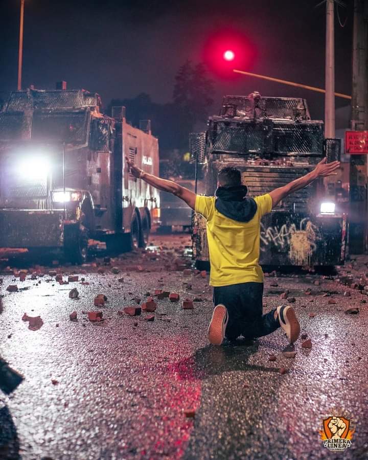 David_qva's tweet photo. Mientras los medios hablan de Cuba, Colombia es asesinada lentamente por el gobierno títere... 65 masacres solo en 2021 con más de 240 víctimas, 106 líderes sociales y 33 firmantes de los acuerdos de paz asesinados, 102 personas fallecidas en medio de las protestas sociales... https://t.co/0M68V0YpYq