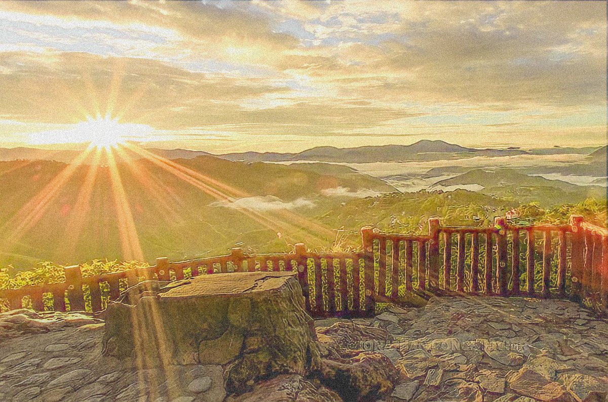 enhauz's tweet photo. ° Along the Sunrise °

[ a heejake au ]

Sim Jaeyun lived his life following the heeds of his parents with only photography as his breather— until he bumps into Lee Heeseung, a surfer. 

After dawn awaits the sunrise... but what lies along it? https://t.co/mmqK8gohad